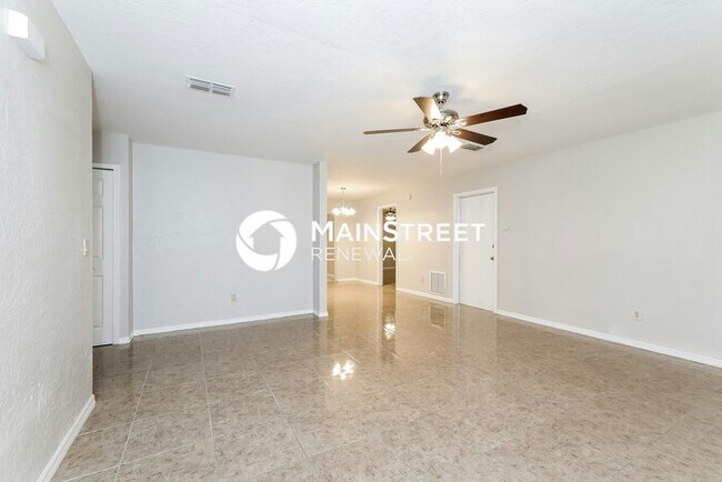 Building Photo - 3 Bedroom Pet-Friendly Home in KISSIMMEE, FL with Main Street Renewal
