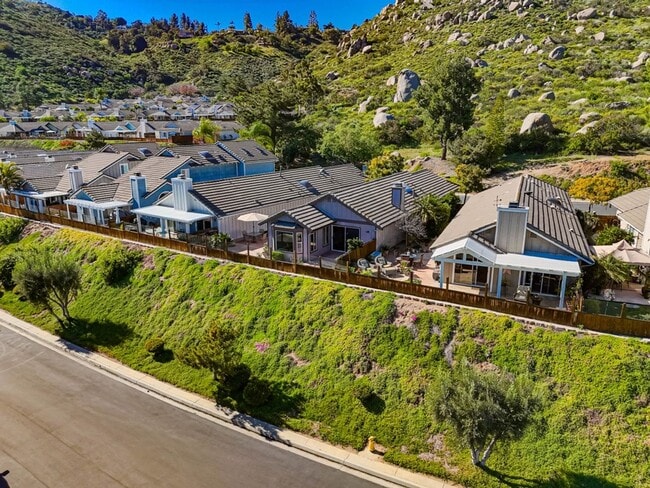 Building Photo - Beautifully Maintained 2 Bed / 2 Bath Home in Gated West Village Community