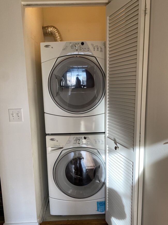 Washer/Dryer - 3963 W Belmont Ave