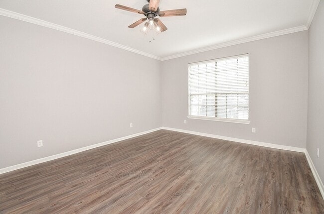 Building Photo - 2255 Braeswood Park Dr
