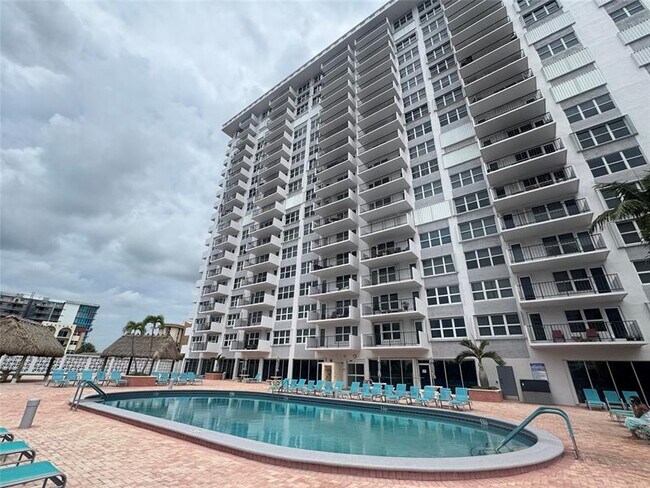 Building Photo - 405 N Ocean Blvd