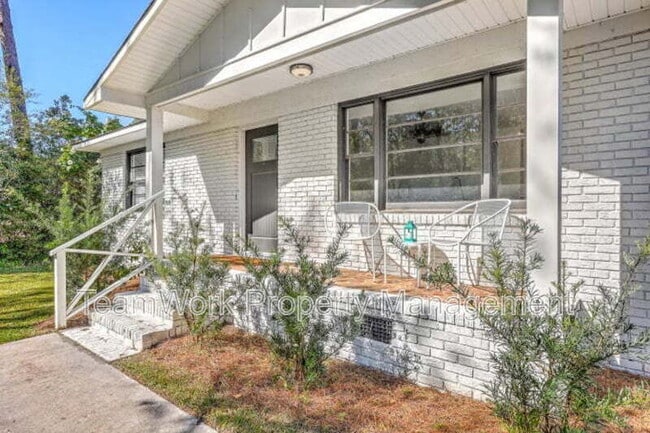 Building Photo - 702 N Palmetto St