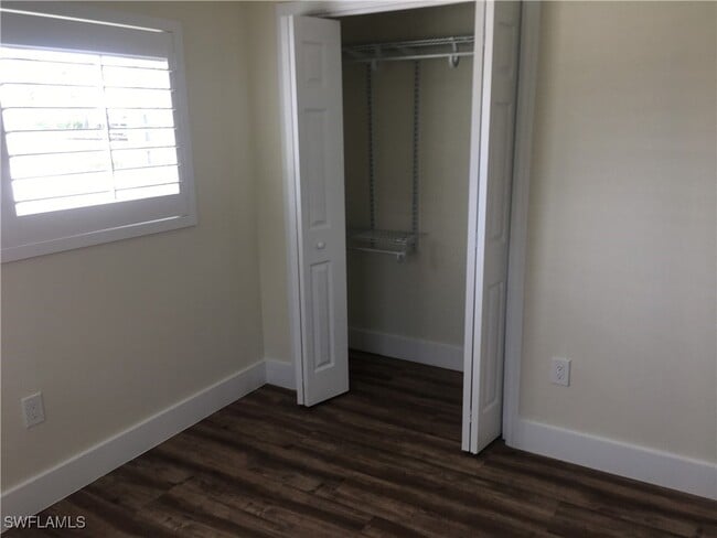 Building Photo - 12100 Siesta Dr