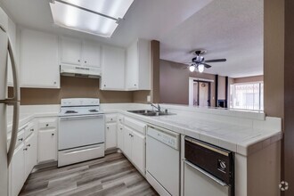 Building Photo - Spacious 2BD/2BA Top-Floor Corner Condo in...