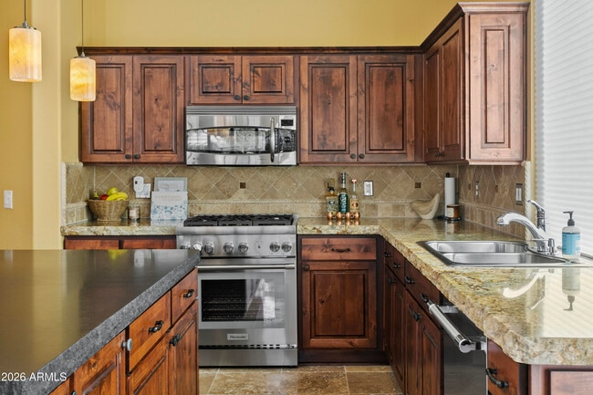 Building Photo - 3340 S Camellia Pl