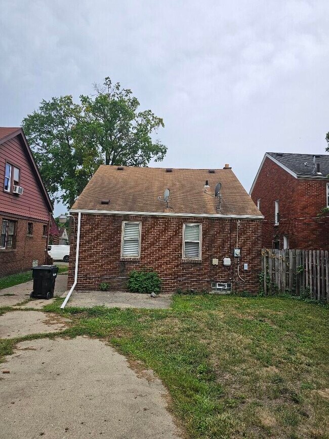 Building Photo - 16562 Appoline St