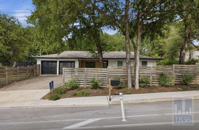 Building Photo - 2703 Burleson Rd
