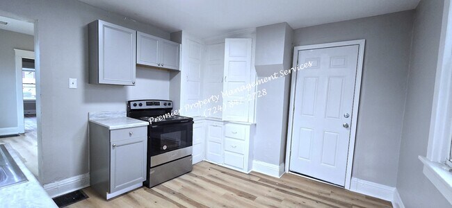 Building Photo - 1429 Hall Ave