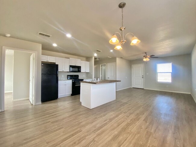 Building Photo - Great 3 bed 2 bath rural rental now available.