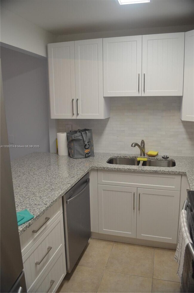 Building Photo - 9301 SW 92nd Ave