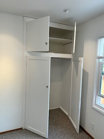 closet - 2650 Fleetwood Dr