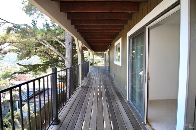 Building Photo - 201 Cleveland Ct