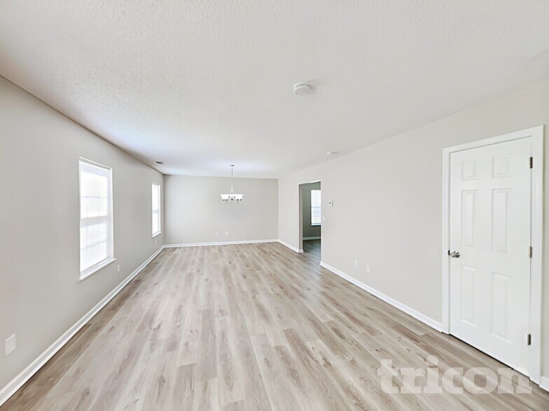 Building Photo - 1952 Lake Carolina Dr