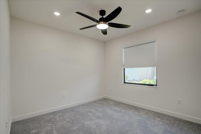 Building Photo - 12474 SW La Costa St