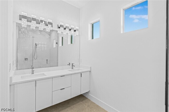 Building Photo - 821 NW 37th Pl