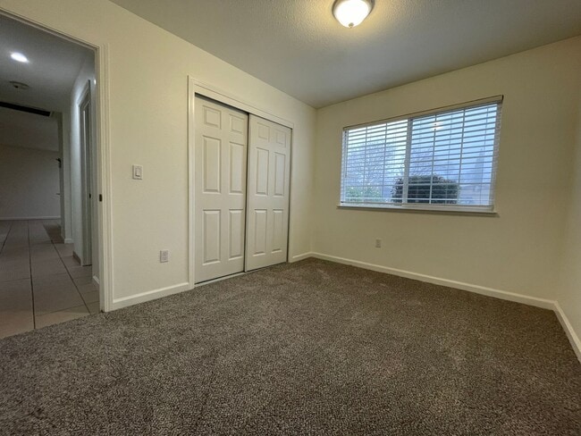 Building Photo - Charming 3-Bedroom, 2-Bathroom Single-Story Home in Sacramento!