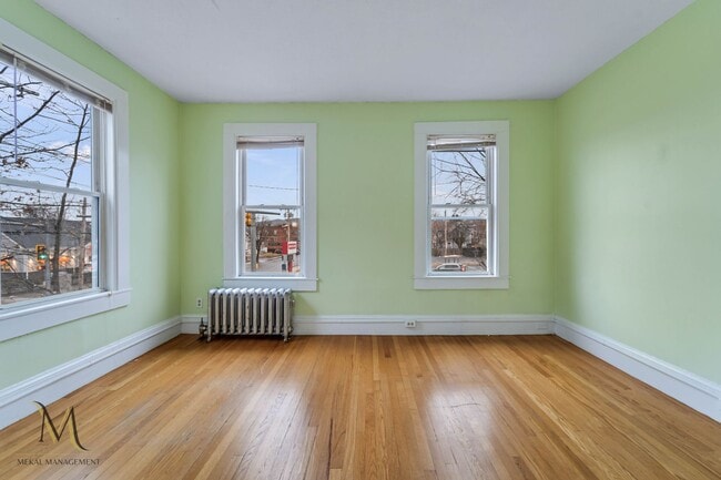 Building Photo - 464 Pleasant St