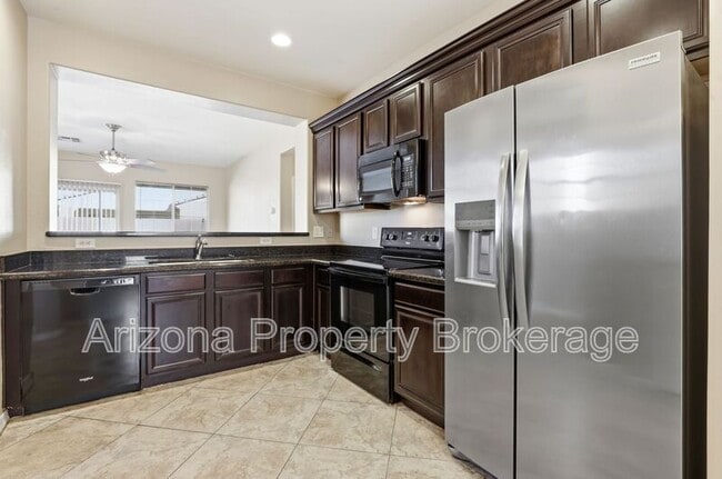 Building Photo - 824 E Jacob St