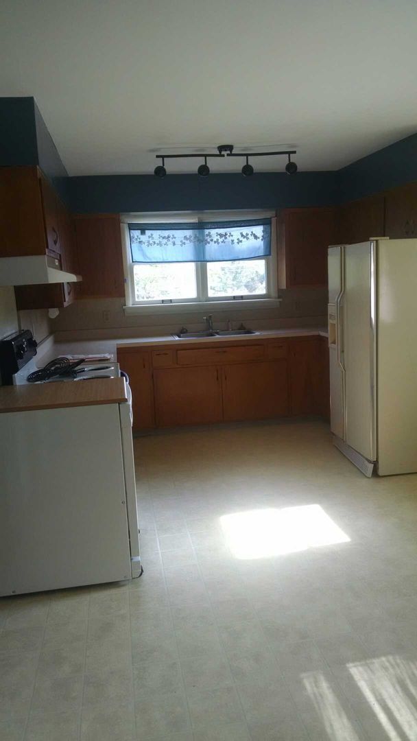 Building Photo - 3 bedroom, 1.5 bath Home: A MUST SEE! ONE ...