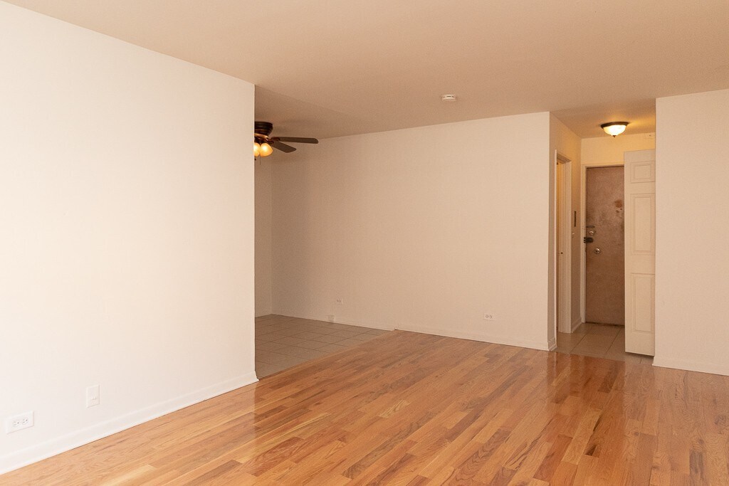 Building Photo - 535 W Aldine Ave