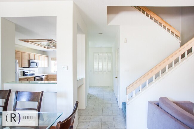 Building Photo - Fully Furnished 3be/3ba Home in Desirable ...