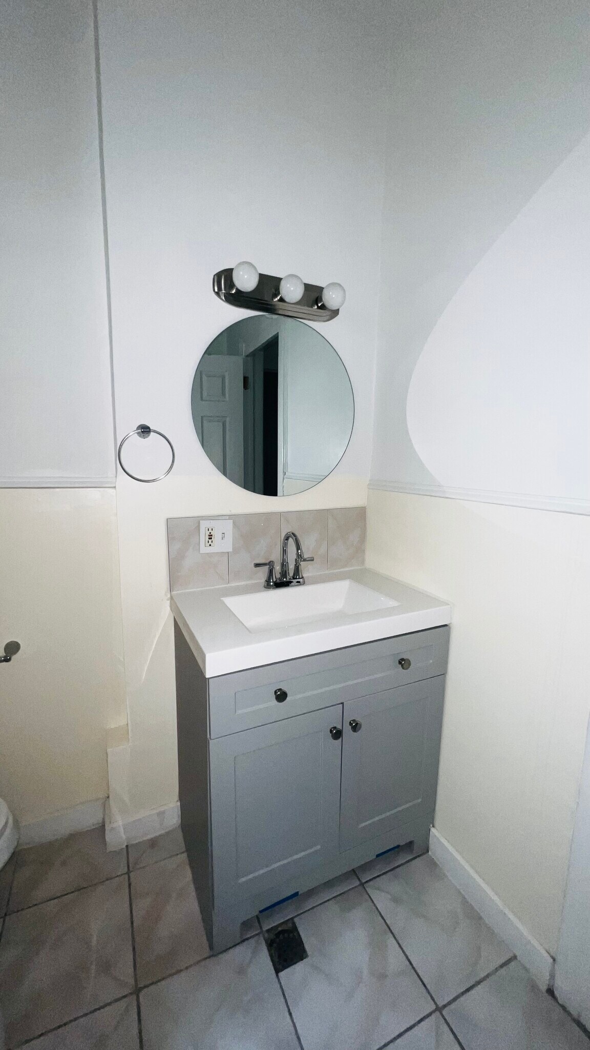 BATHROOM - 187 Clerk St