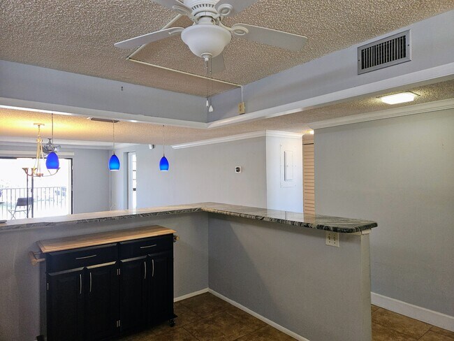 Building Photo - 7600 Sun Island Dr S