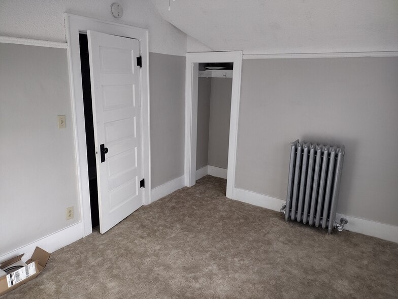 Building Photo - 216 E 2nd St