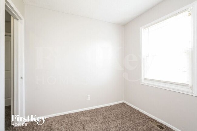 Building Photo - 6305 Kellum Dr