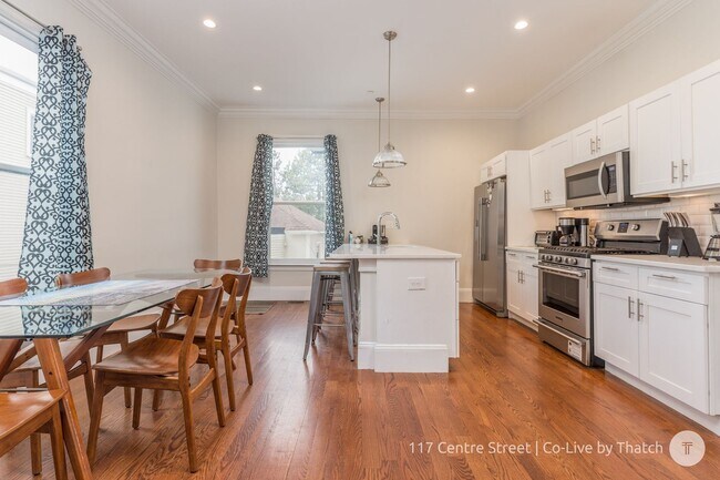 Building Photo - Convenient Location, In-Unit Washer and Dryer, Central Heat/AC, Eat-in Kitchen, Parking for Rent