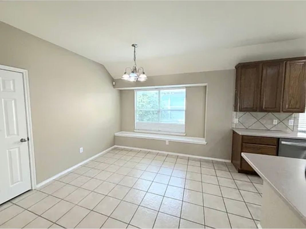 Building Photo - 13645 Valley Mills Dr