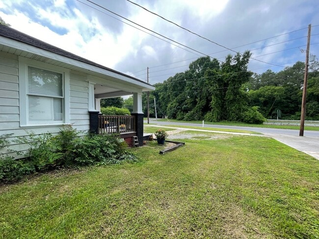 Building Photo - Nice 2/1 House in Old East Rome- $1,295