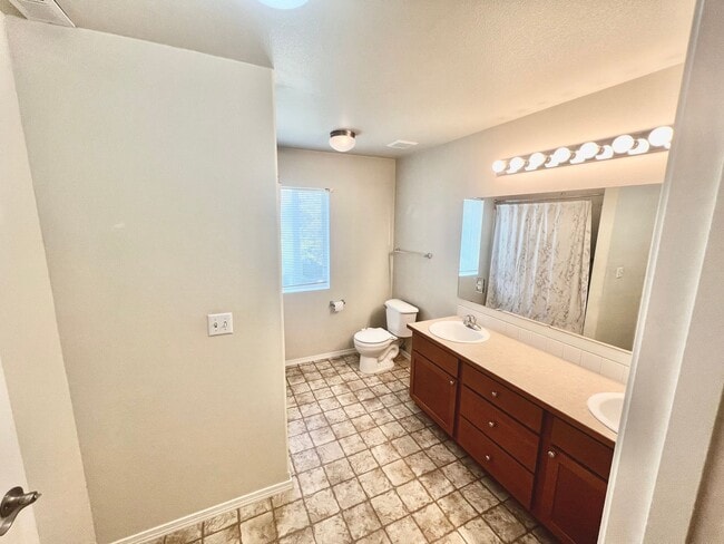 Building Photo - Spacious Condo Available Now!