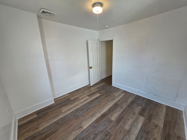 Building Photo - 1615 Lancaster Ave