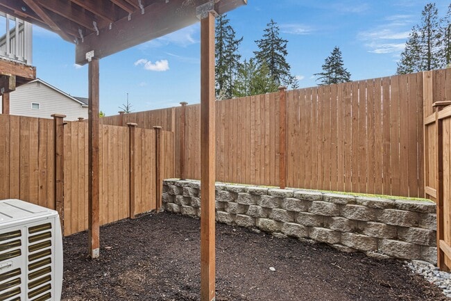 Building Photo - 16124 Cascadian Way