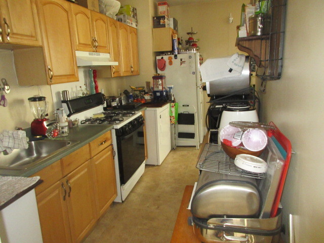 Kitchen - 71 Putnam St