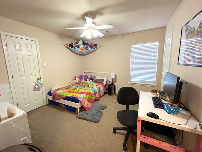 Building Photo - AUGUST 2026 PRE-LEASE Beautiful 4 Bedroom 3 Bathroom Home in Dove Crossing