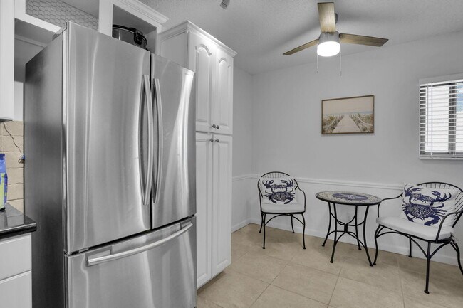 Building Photo - 100 Pelican Pointe Dr