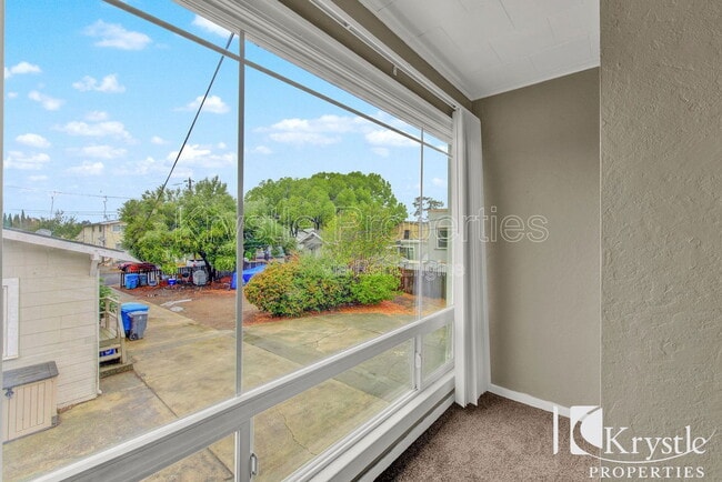 Building Photo - 320 Evans Ave