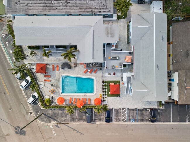 Building Photo - 6801 Sunset Way