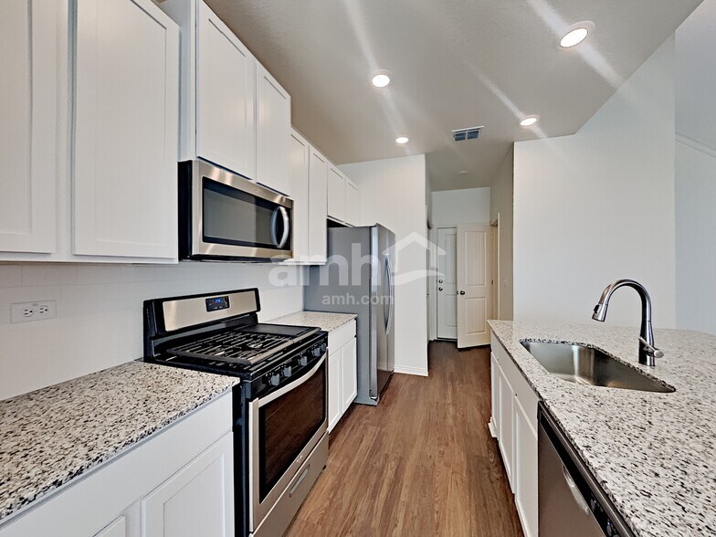 Building Photo - 325 Pebble Beach Run