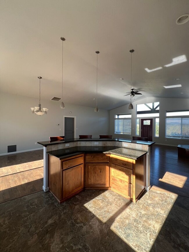 Building Photo - Beautiful Hilltop Country Home with Stunning Views