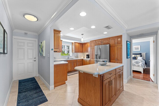 Building Photo - 1160 Hillsboro Mile