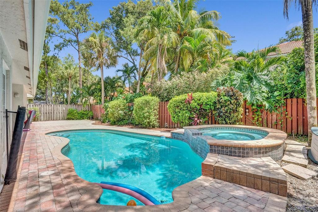 Building Photo - 6512 NW 54th Ct