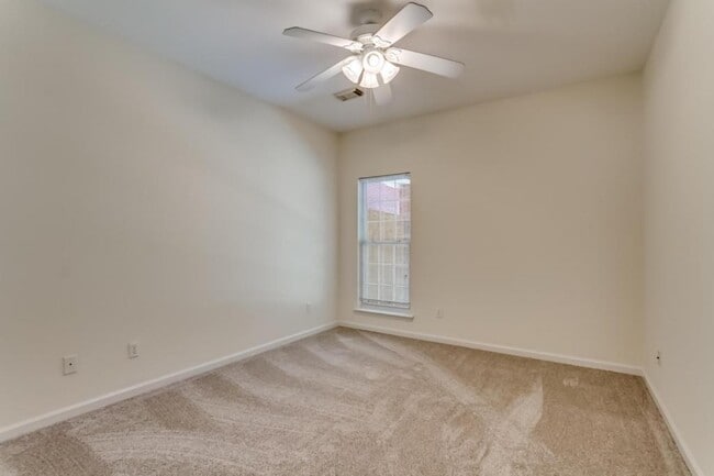 Building Photo - 2142 Fox Ridge Rd