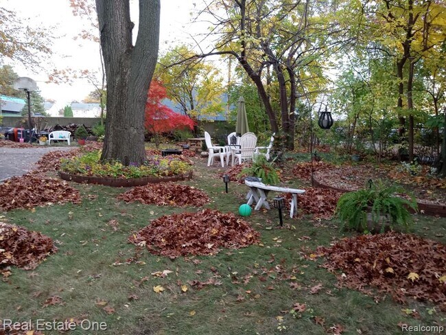 Building Photo - 400 Stratford Rd