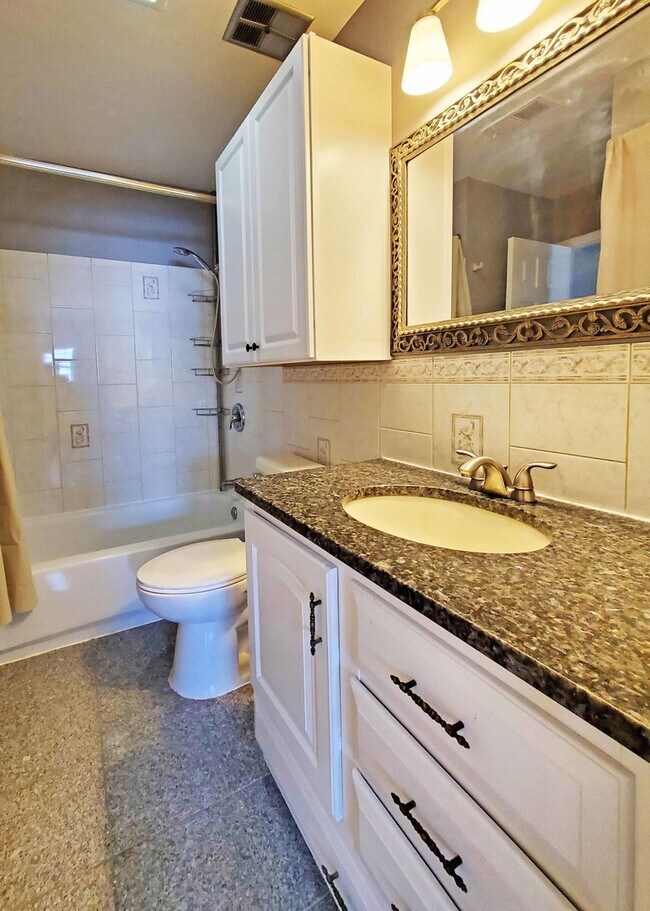 Building Photo - 1223 Quincy Ct