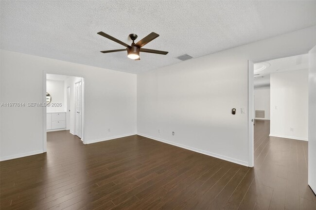 Building Photo - 770 SE Hollahan Ave