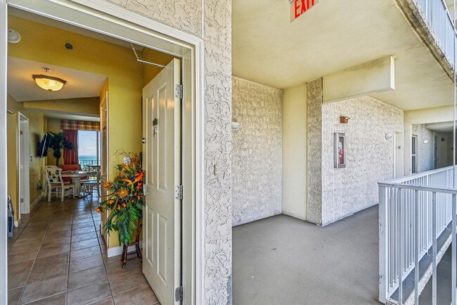 Building Photo - 998 Gulfside Ct