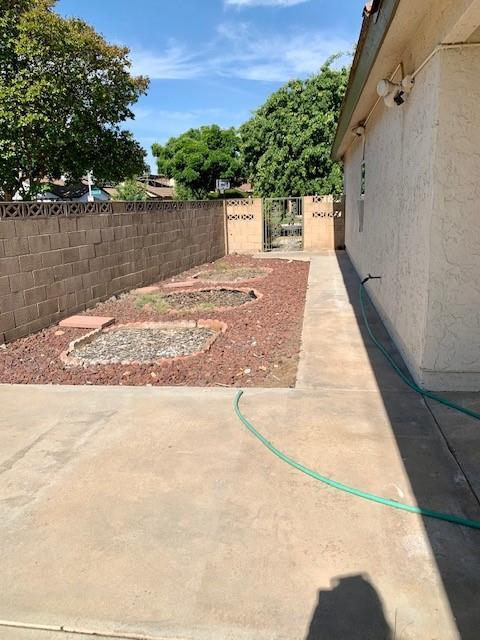 Building Photo - 6078 N Hazel Ave